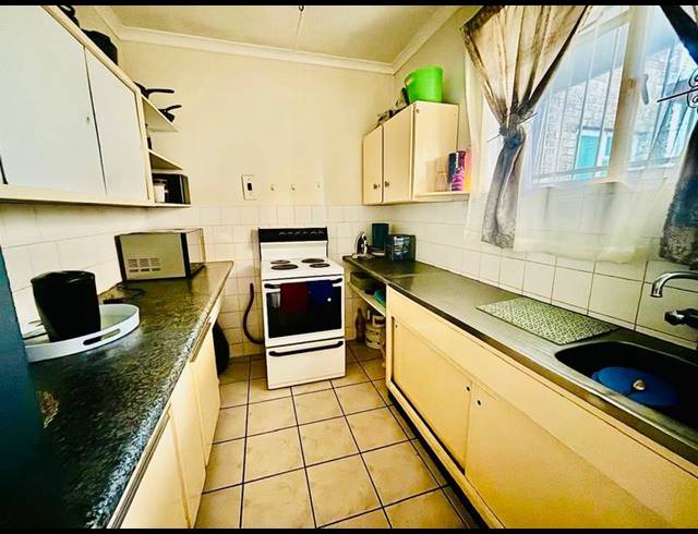 1 BEDROOM APARTMENT FOR SALE IN VANDERBIJLPARK CW 3